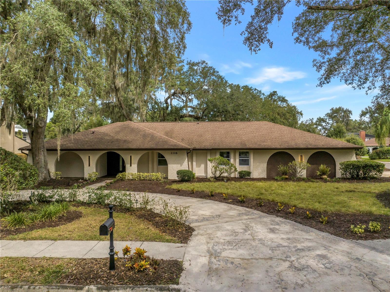 1116 N Riverhills Dr, Temple Terrace