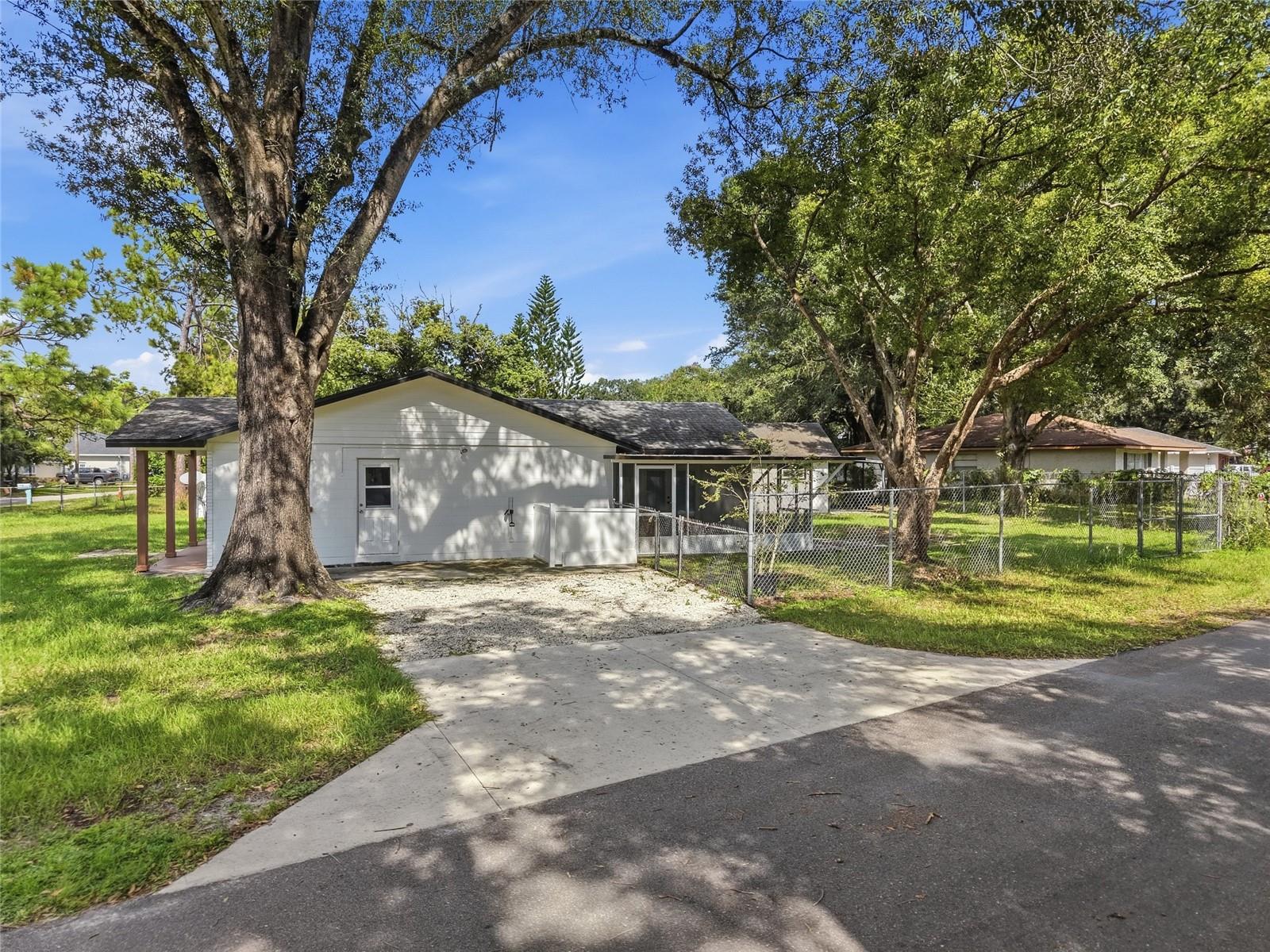 9401 N ROME CIR