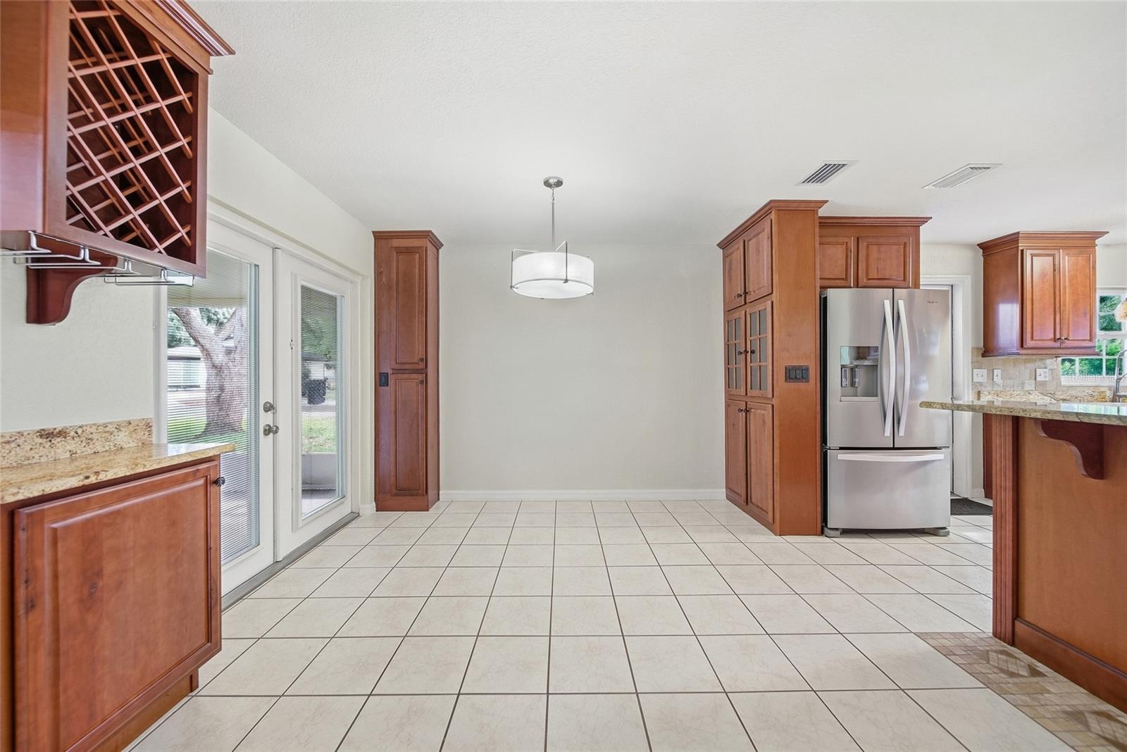 9401 N ROME CIR