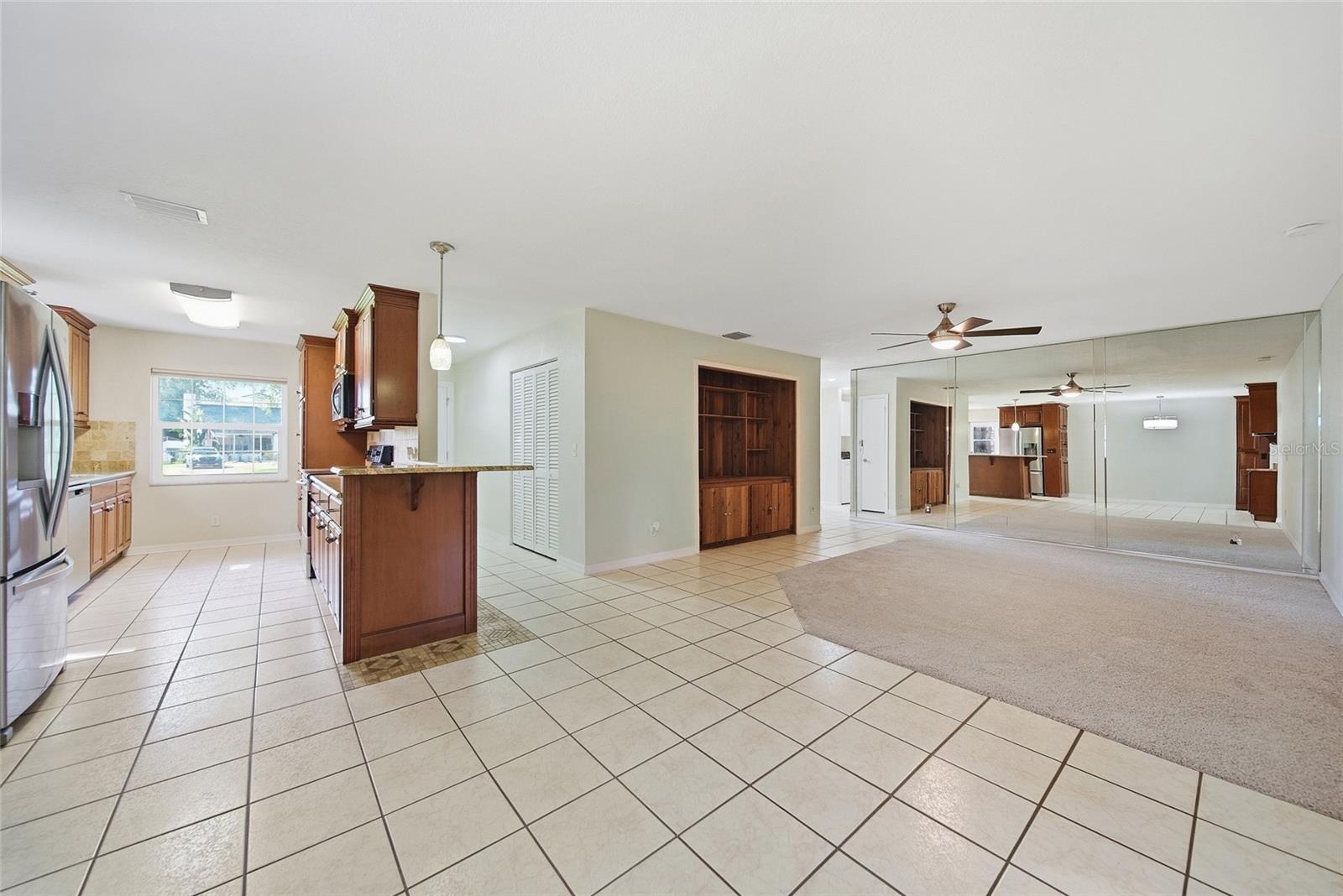 9401 N ROME CIR