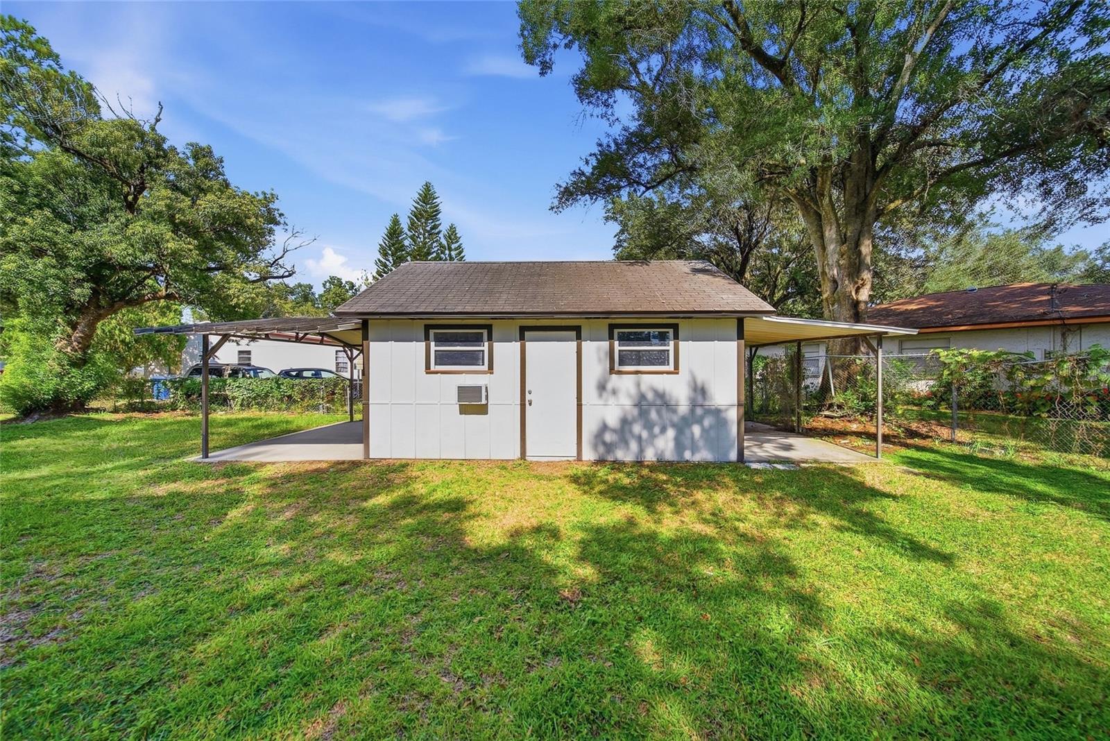 9401 N ROME CIR