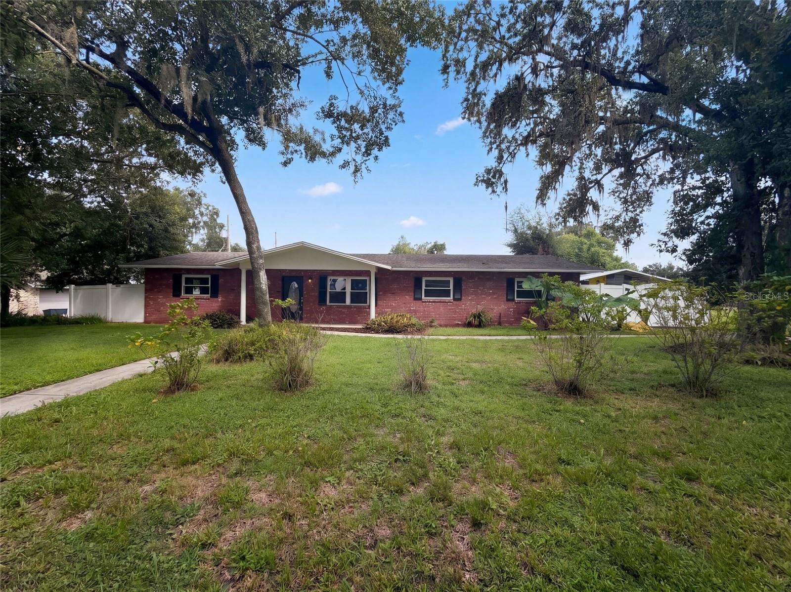 2716 CHARLESTON DR