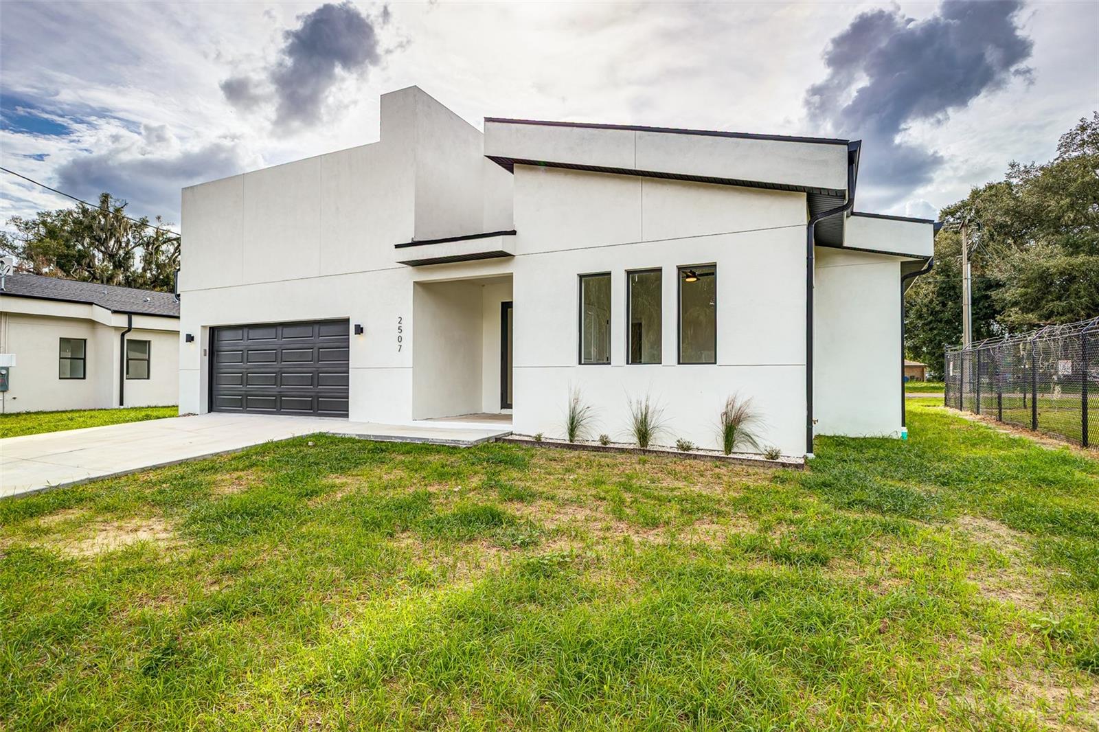 2507 FAIRVIEW AVE