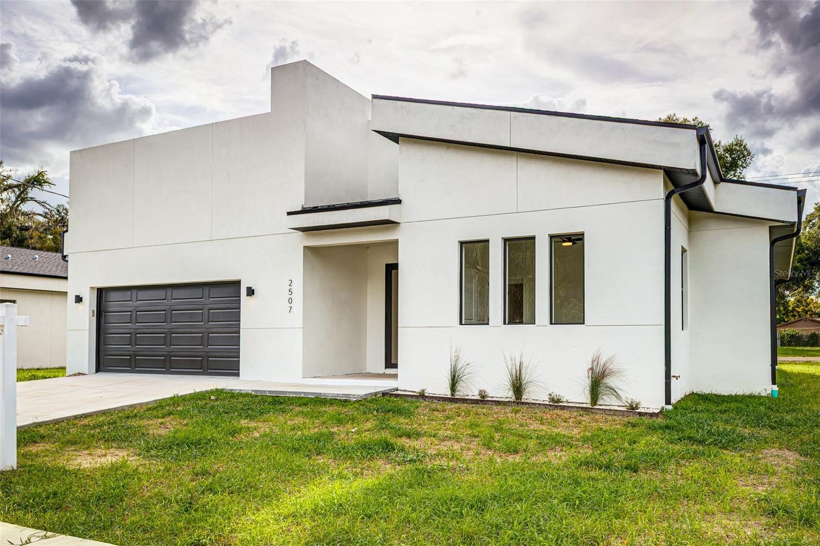 2507 FAIRVIEW AVE