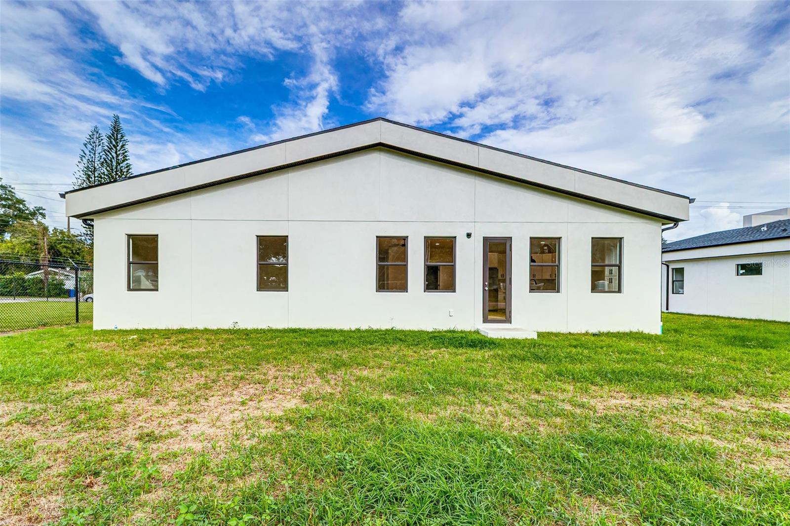 2507 FAIRVIEW AVE