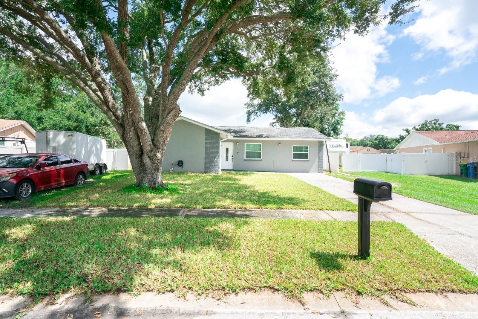 13915 Bridgeport Dr, Tampa