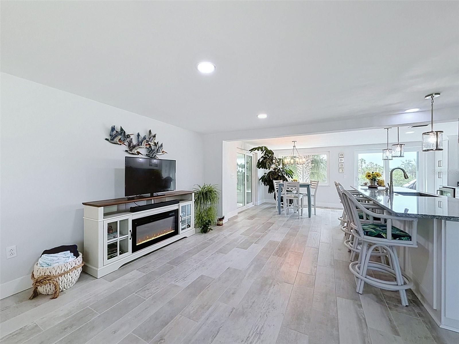 6618 LEESIDE ISLE