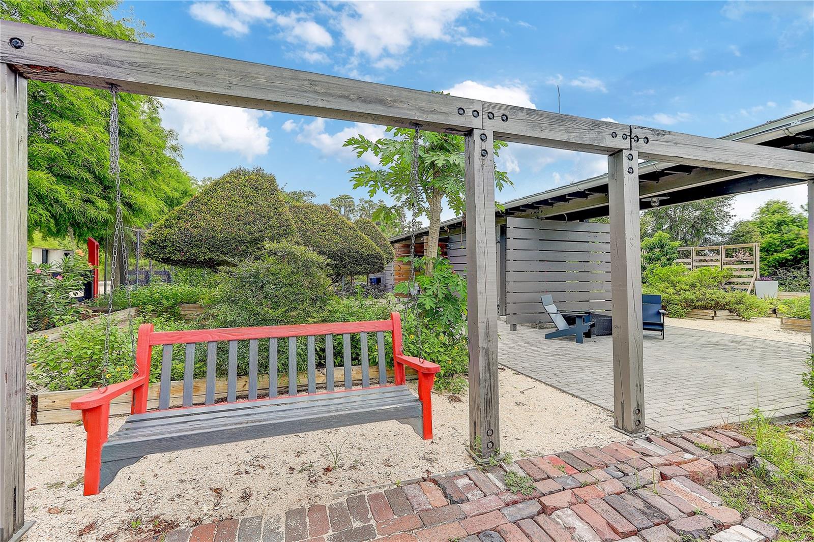 4000 BURDICK LOOP