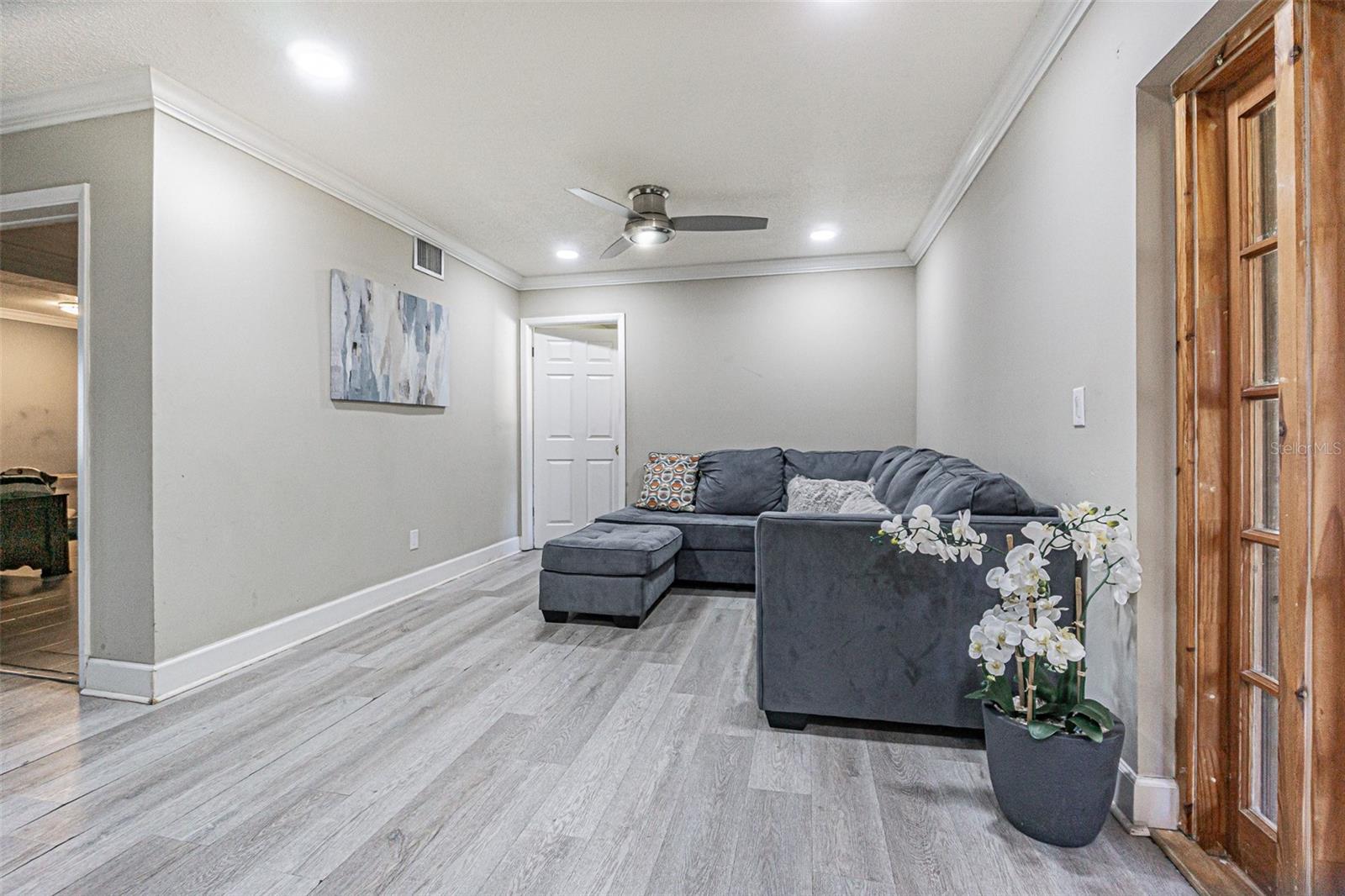 6811 MITCHELL CIR