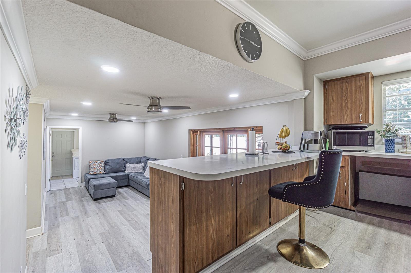 6811 MITCHELL CIR