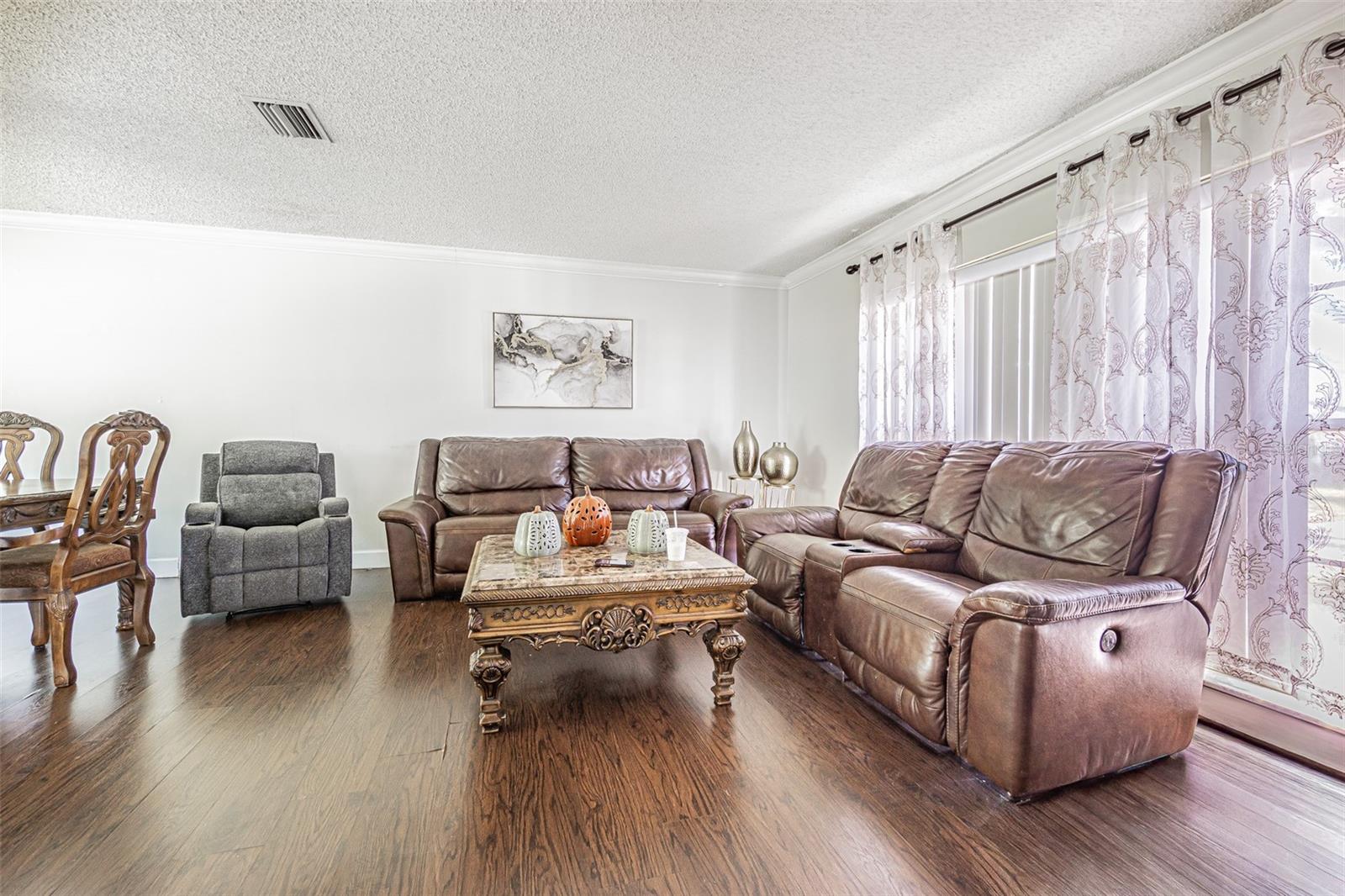 6811 MITCHELL CIR