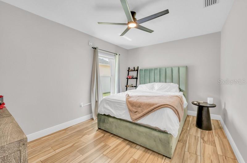 1001 SPLIT SILK ST