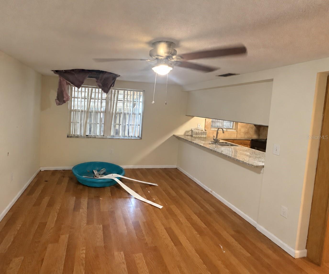 8952 STERLING LN