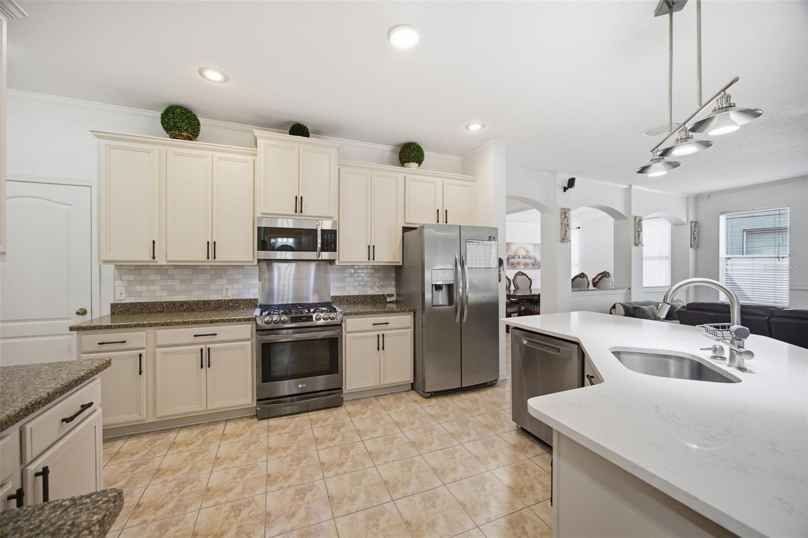 2524 CROSS MORE ST