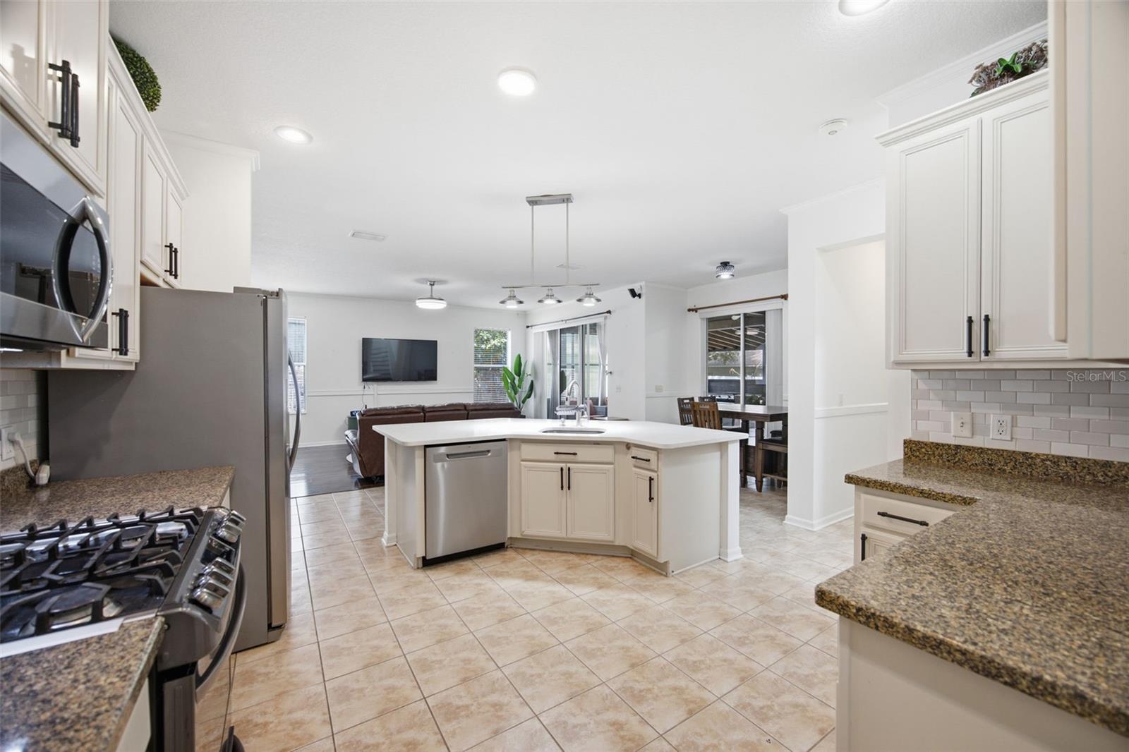 2524 CROSS MORE ST