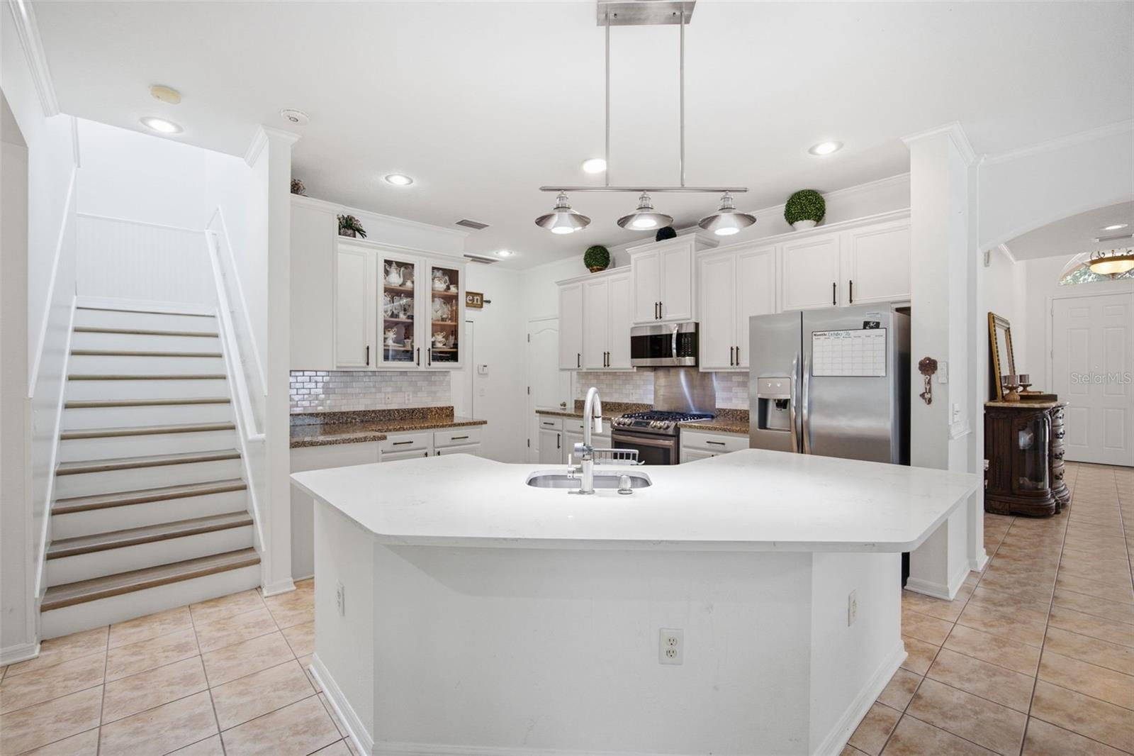 2524 CROSS MORE ST