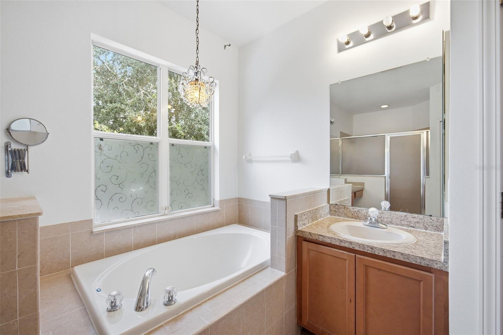 2524 CROSS MORE ST