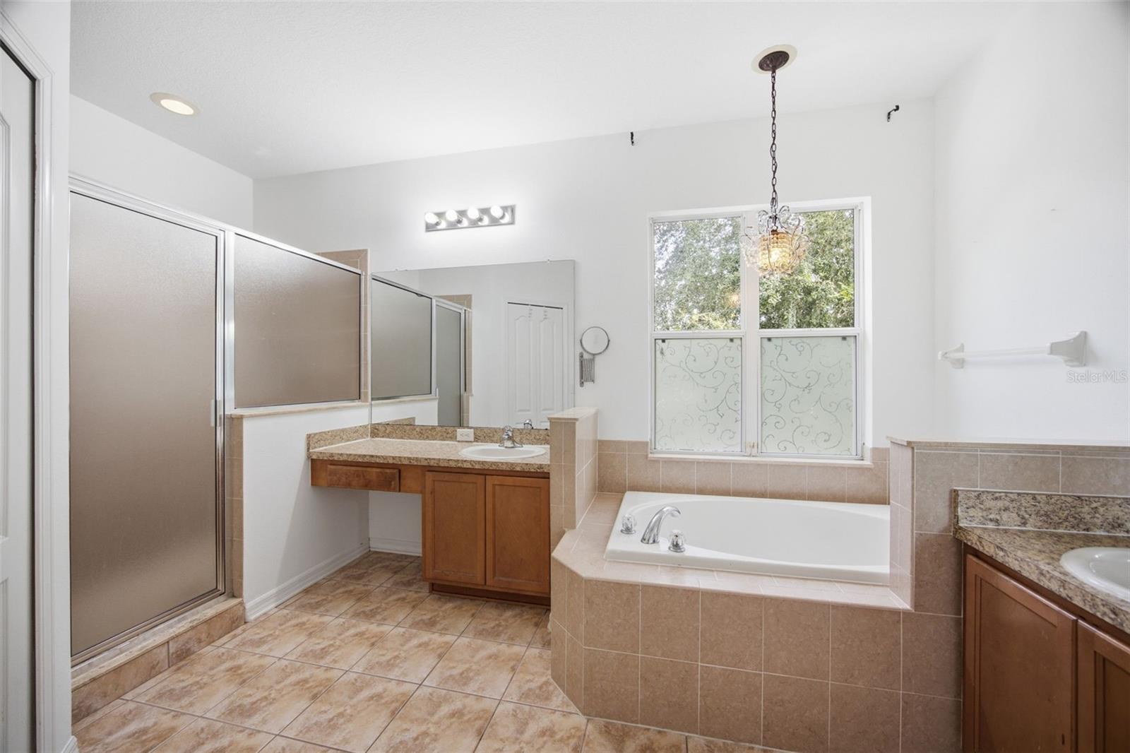 2524 CROSS MORE ST