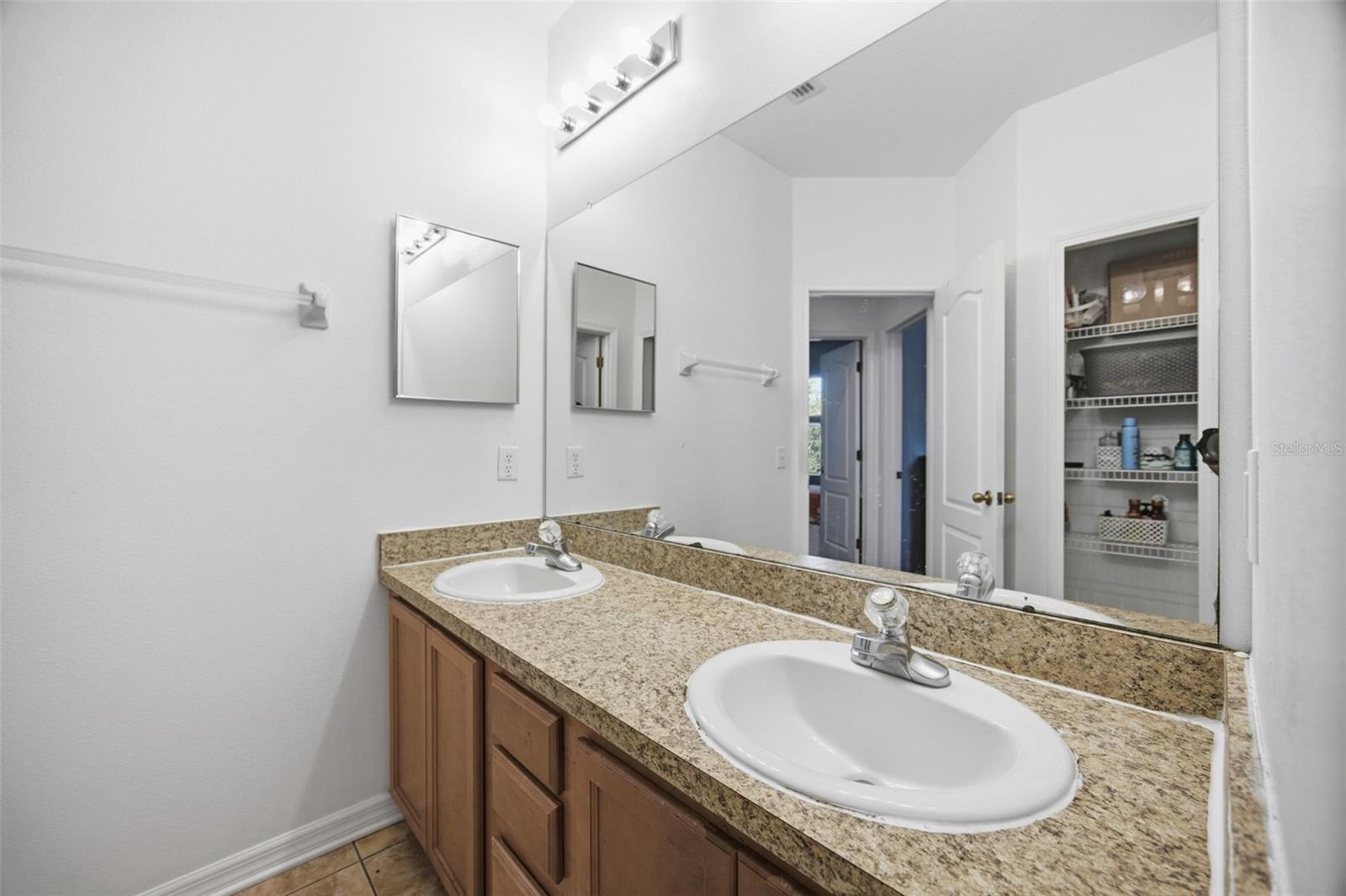 2524 CROSS MORE ST
