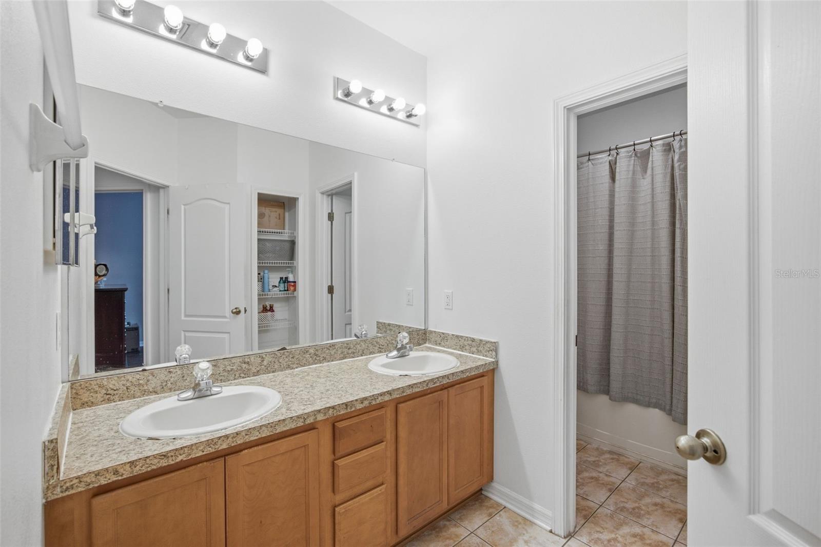 2524 CROSS MORE ST
