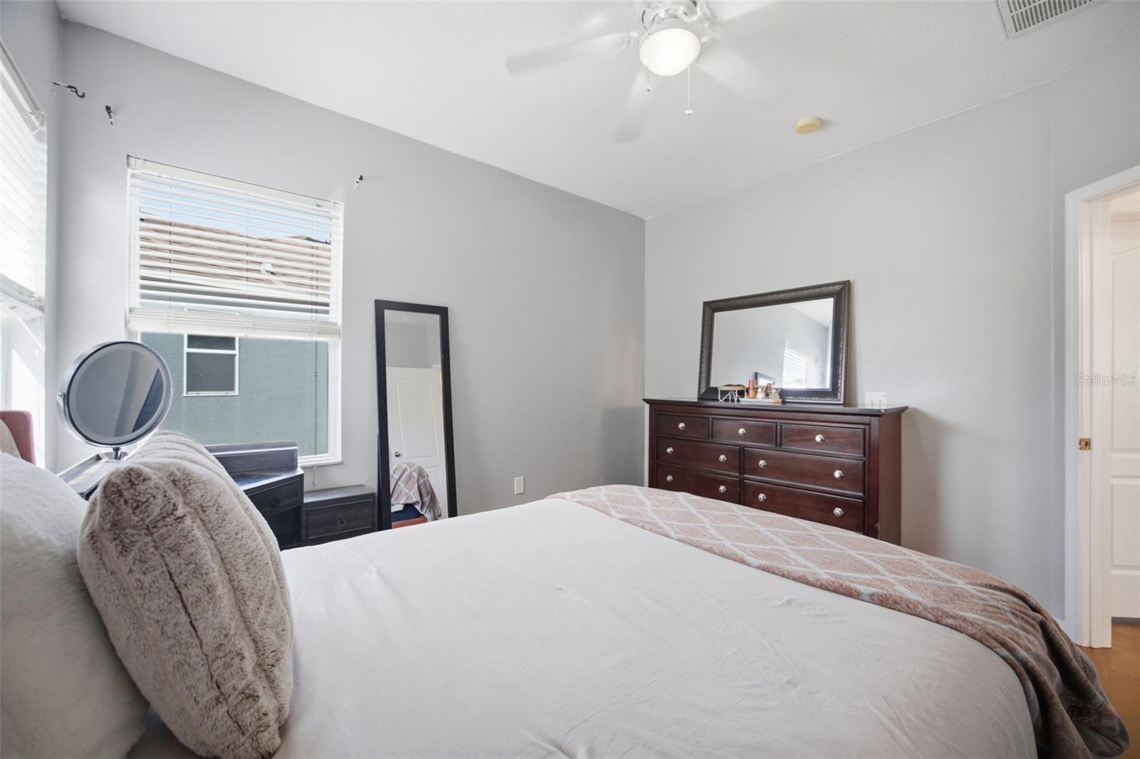 2524 CROSS MORE ST