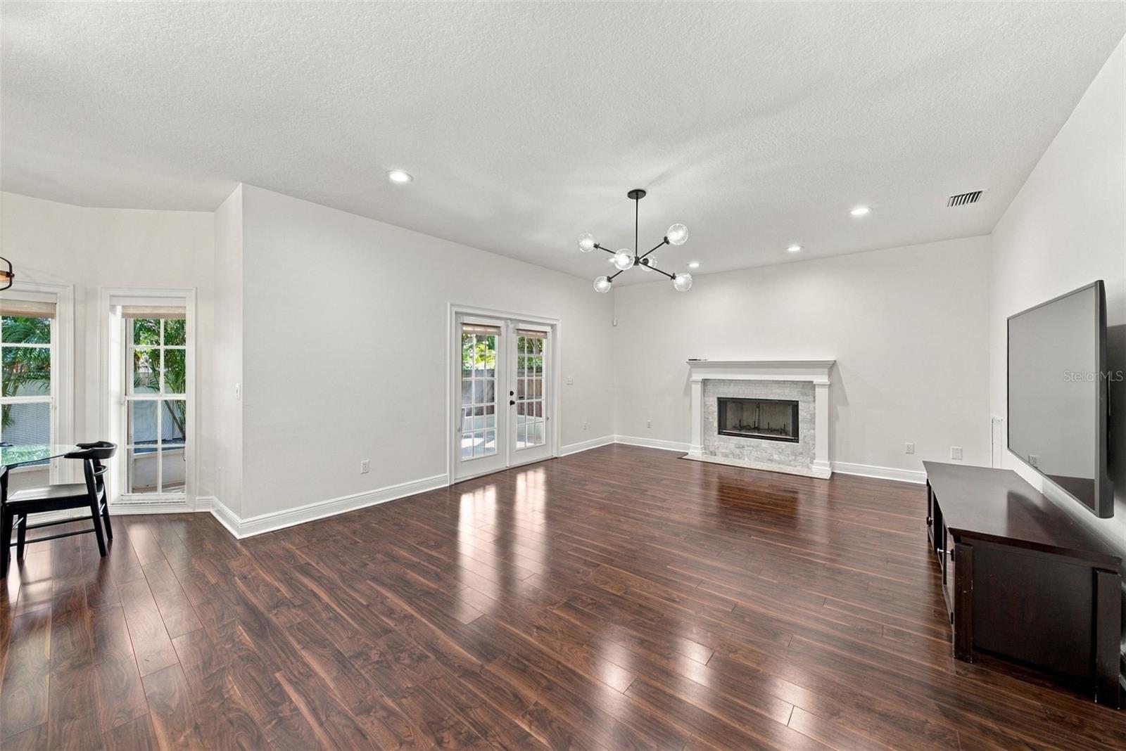 3308 W VILLA ROSA ST