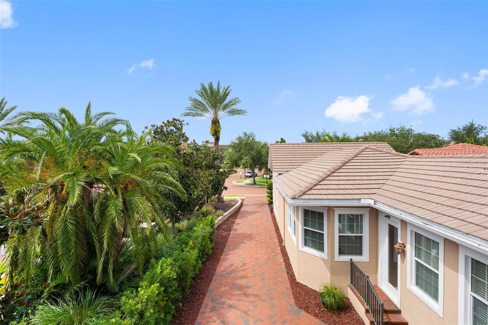 6101 YEATS MANOR DR