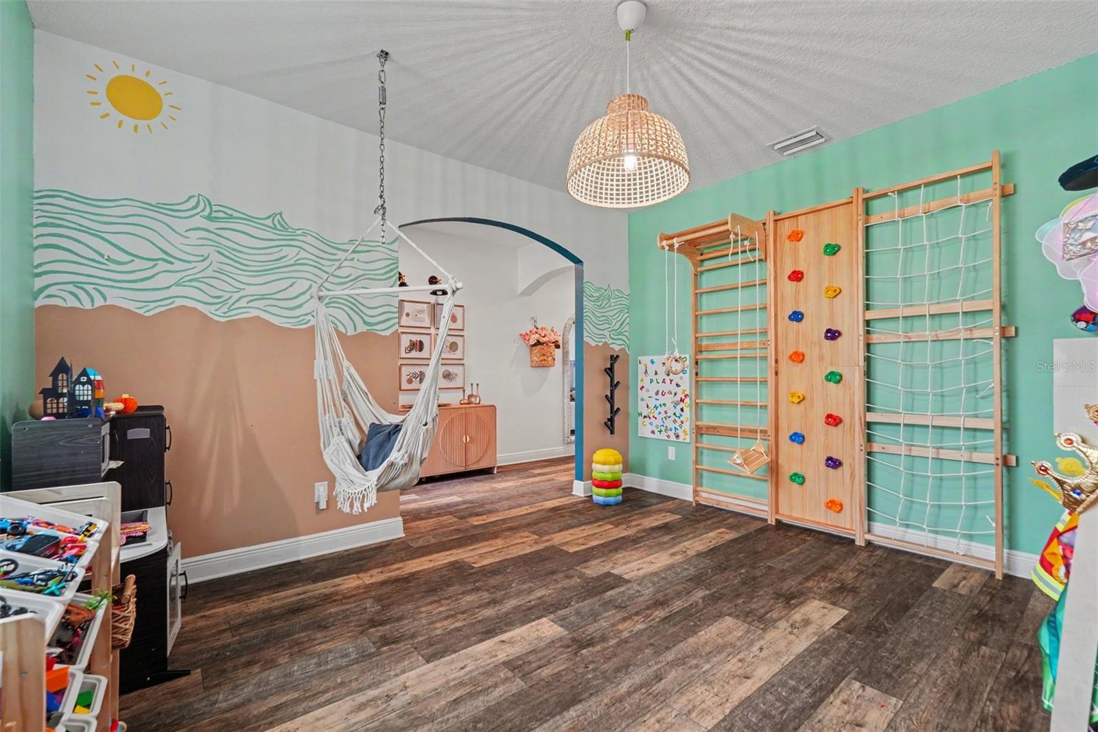 112 ELINA SKY DR