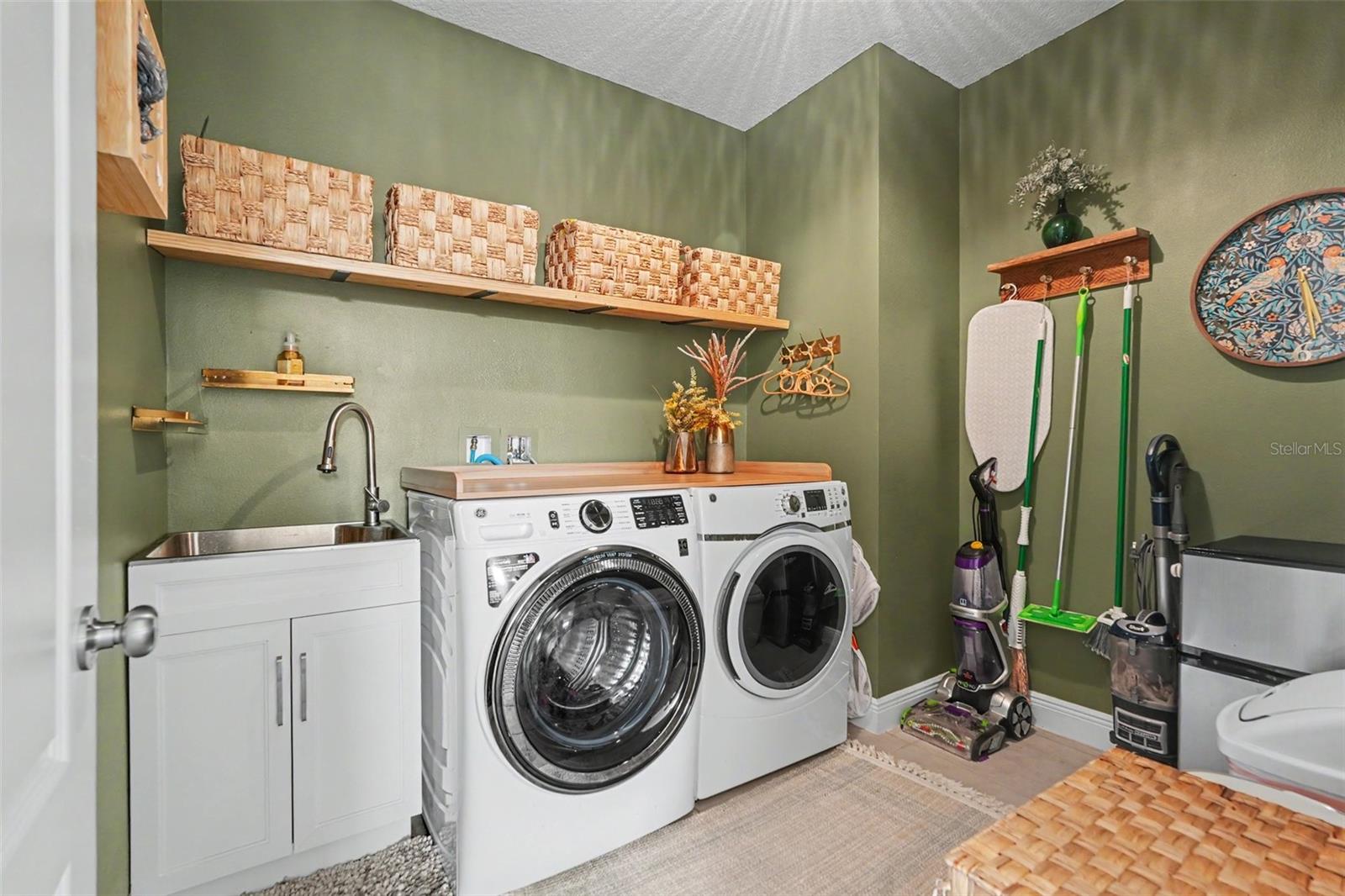 112 ELINA SKY DR