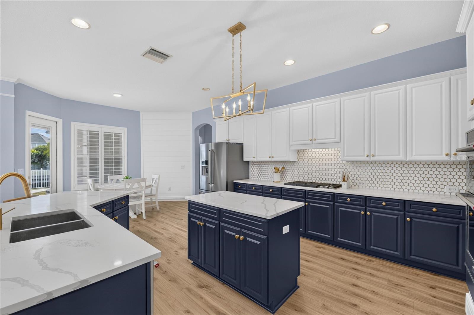 421 ISLEBAY DR