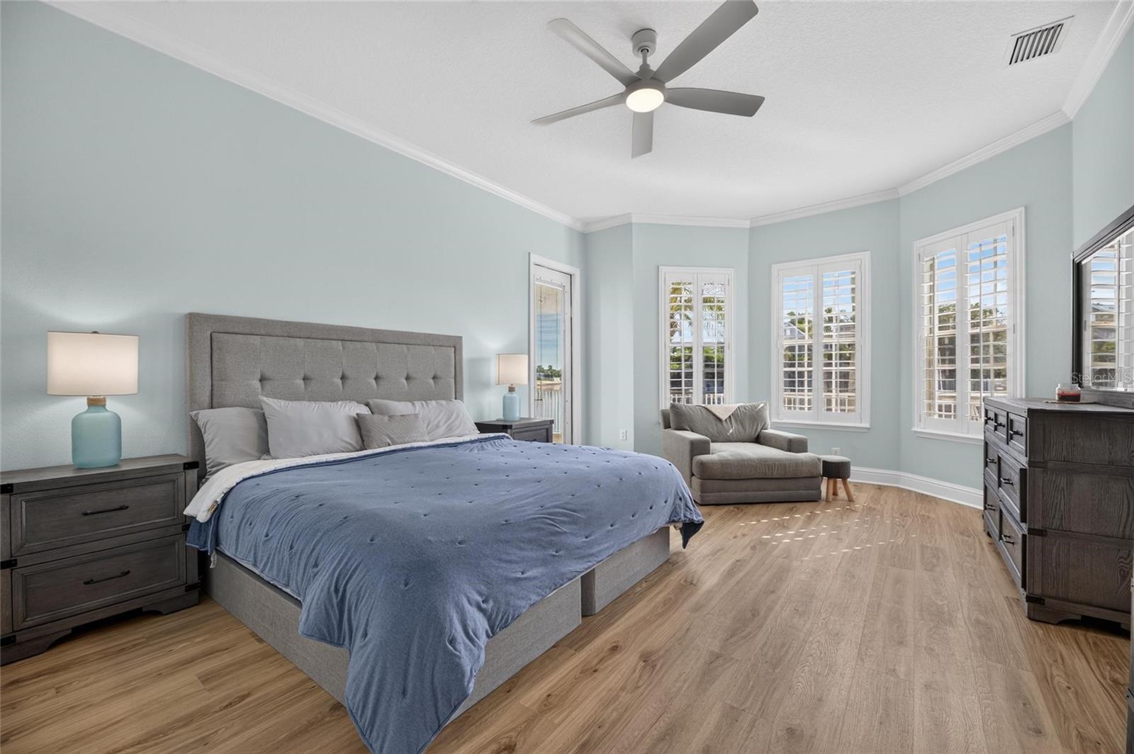 421 ISLEBAY DR