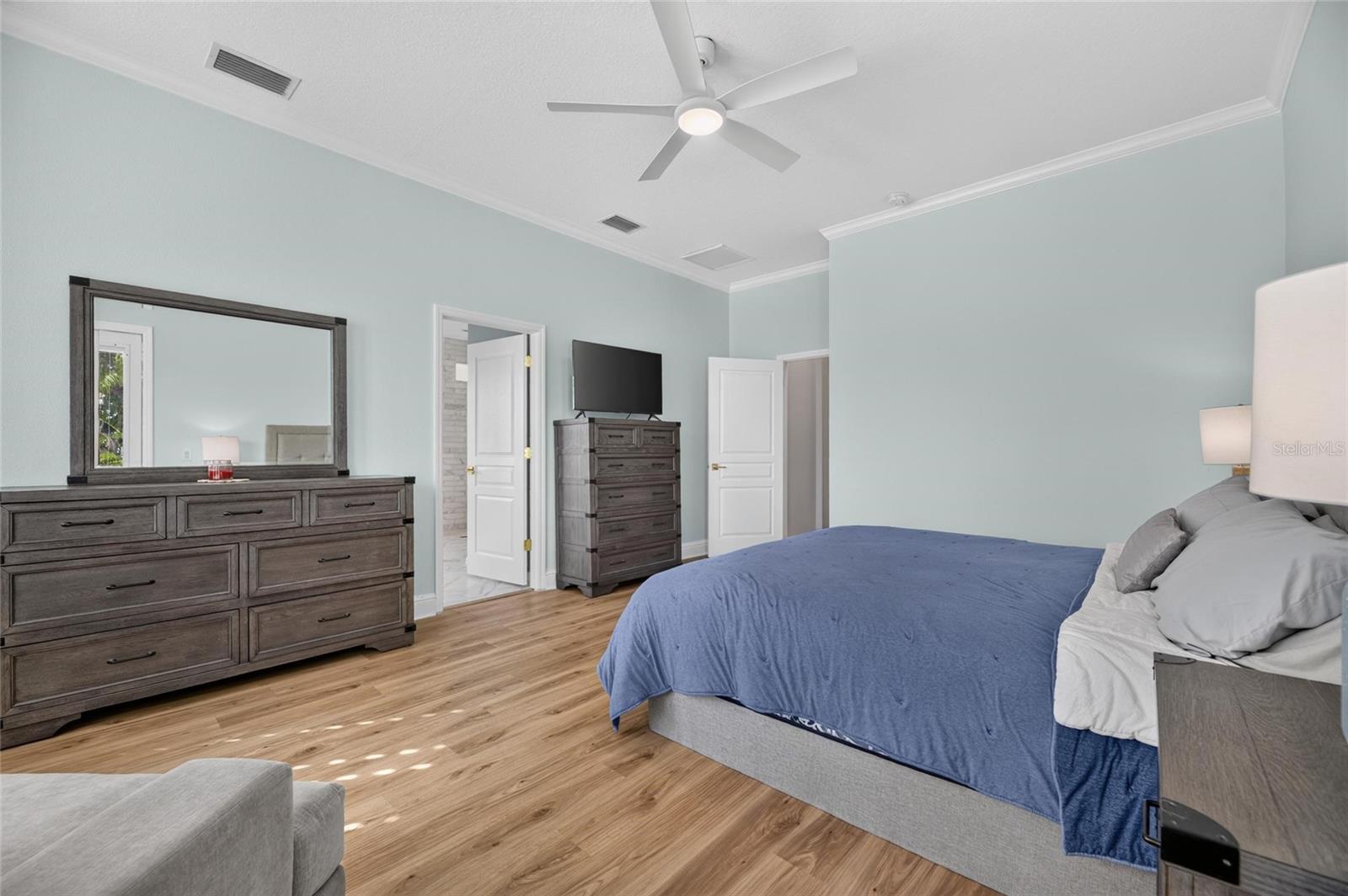 421 ISLEBAY DR
