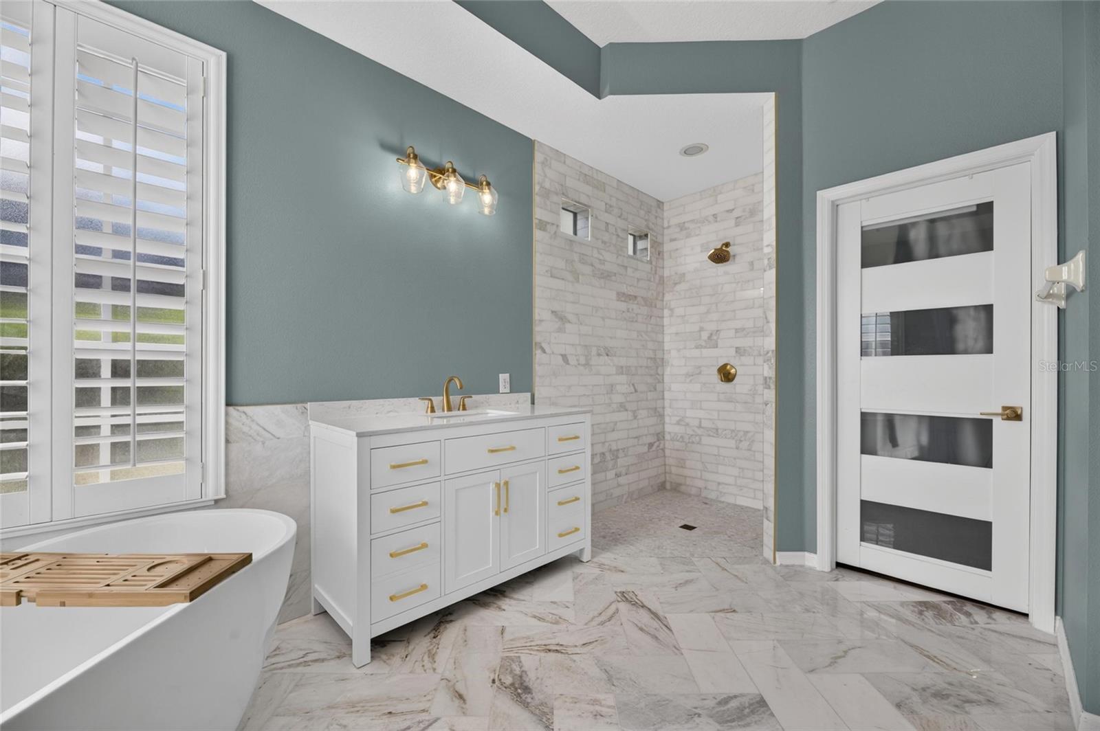 421 ISLEBAY DR