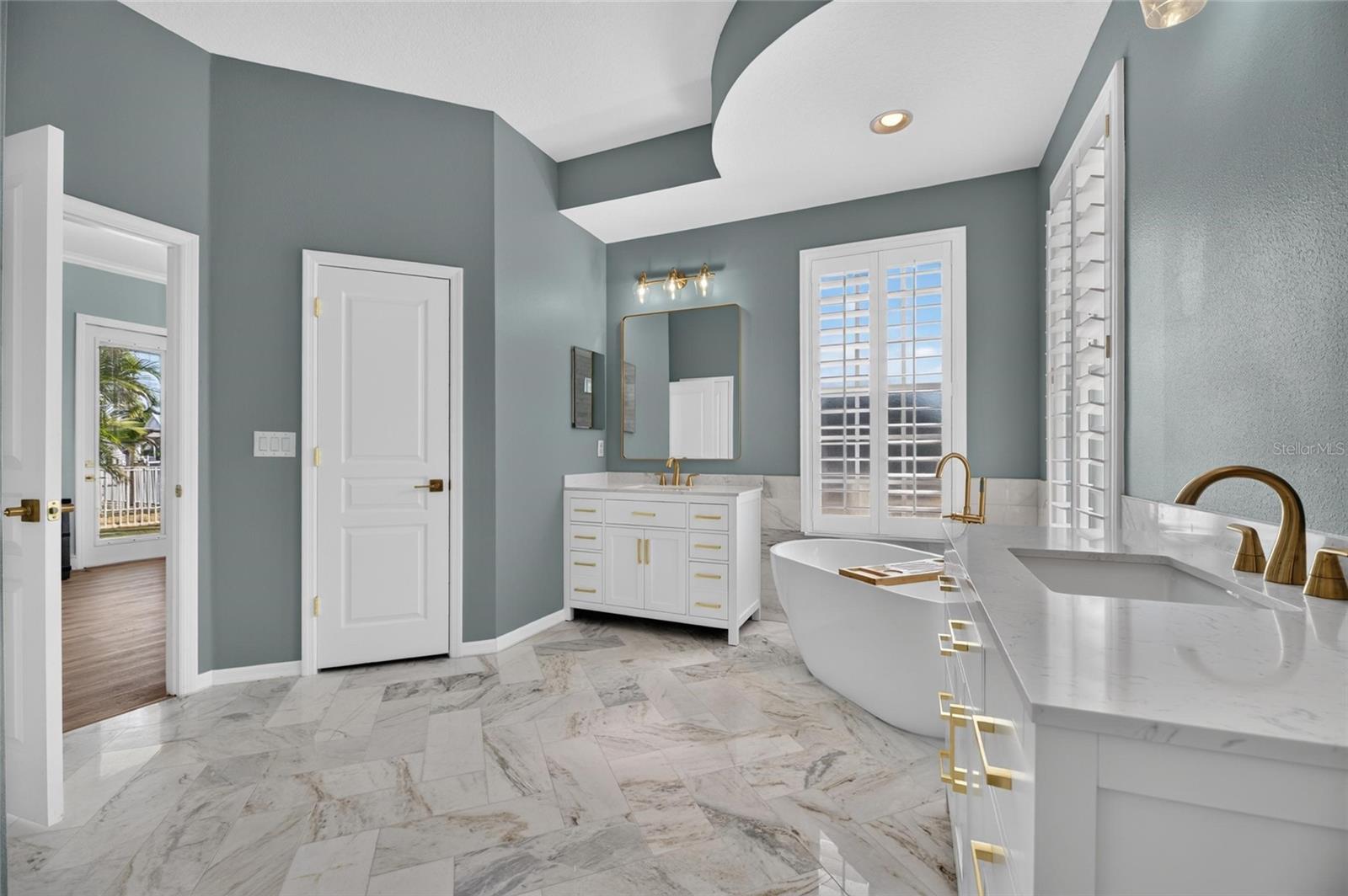 421 ISLEBAY DR