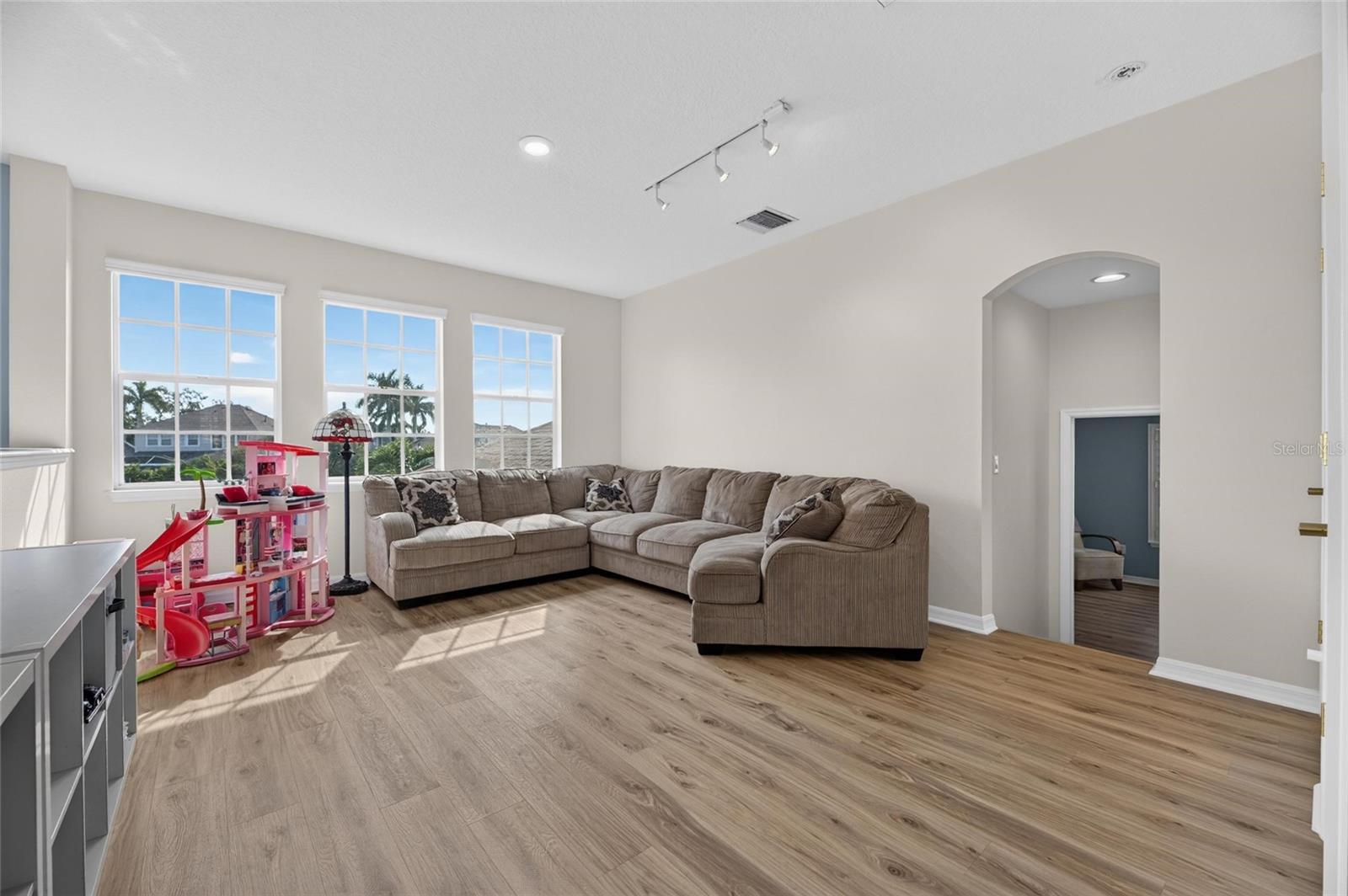 421 ISLEBAY DR
