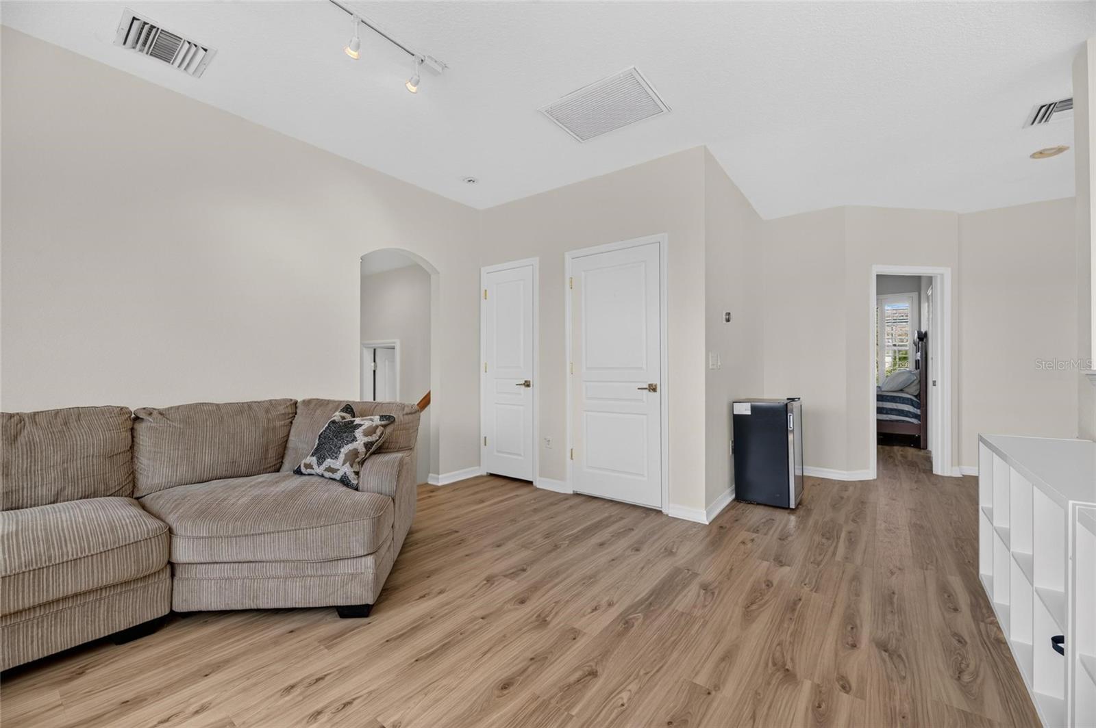 421 ISLEBAY DR