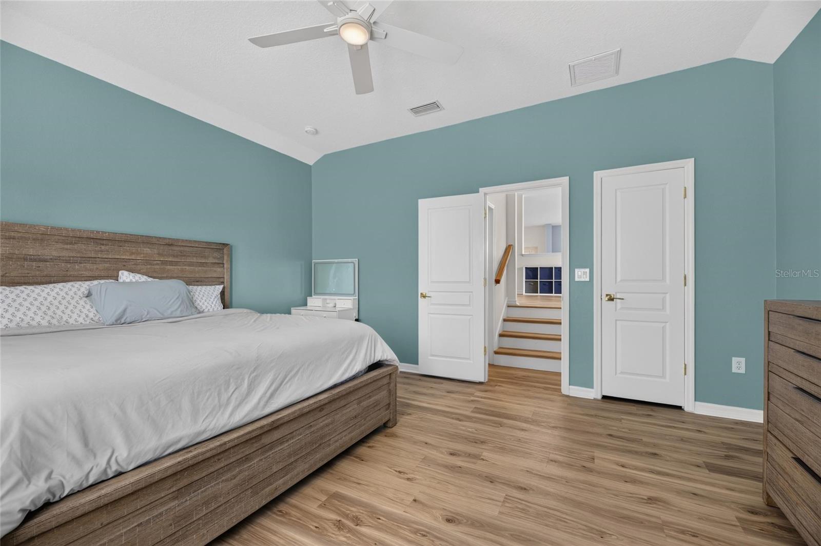 421 ISLEBAY DR