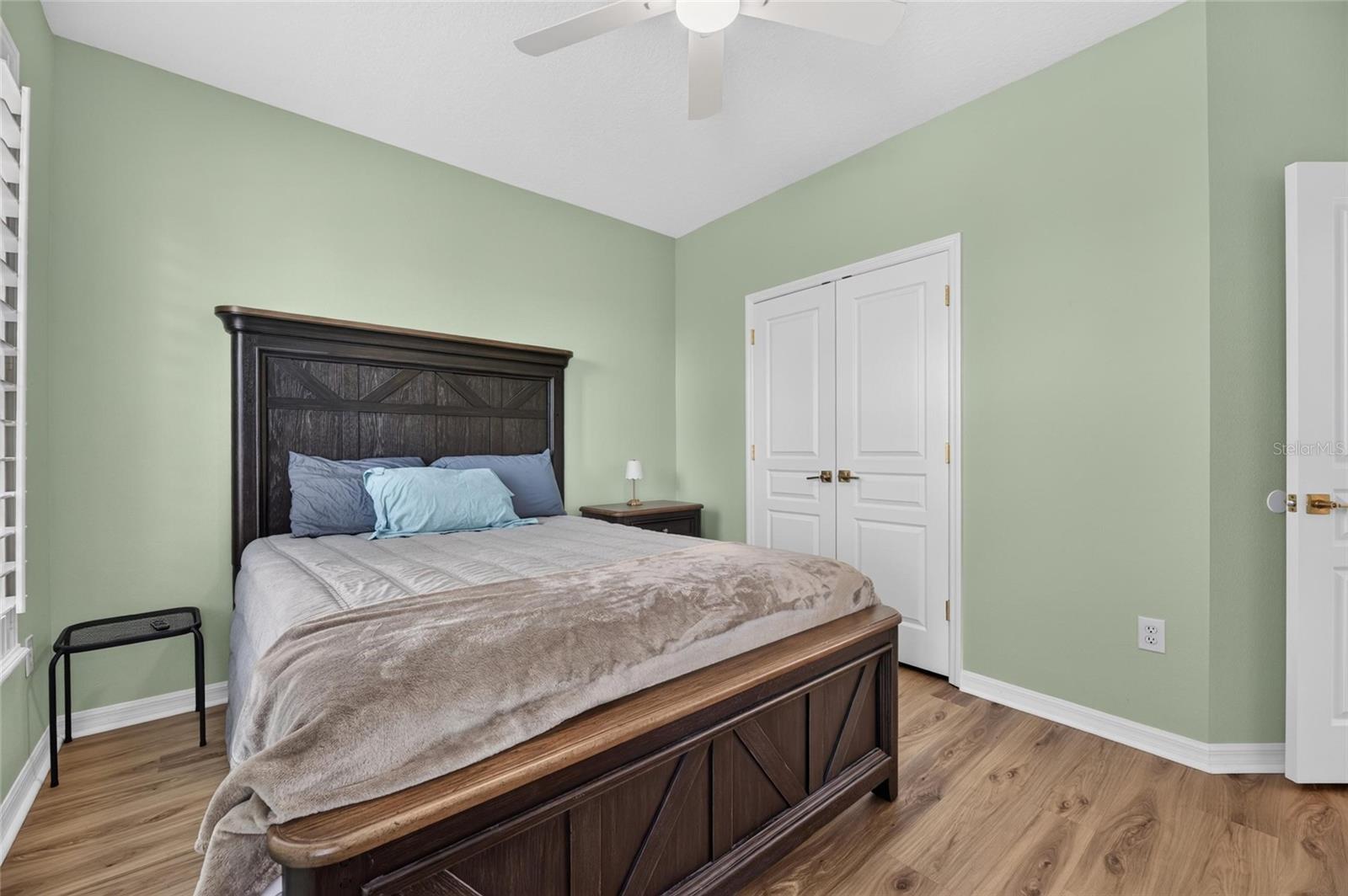 421 ISLEBAY DR