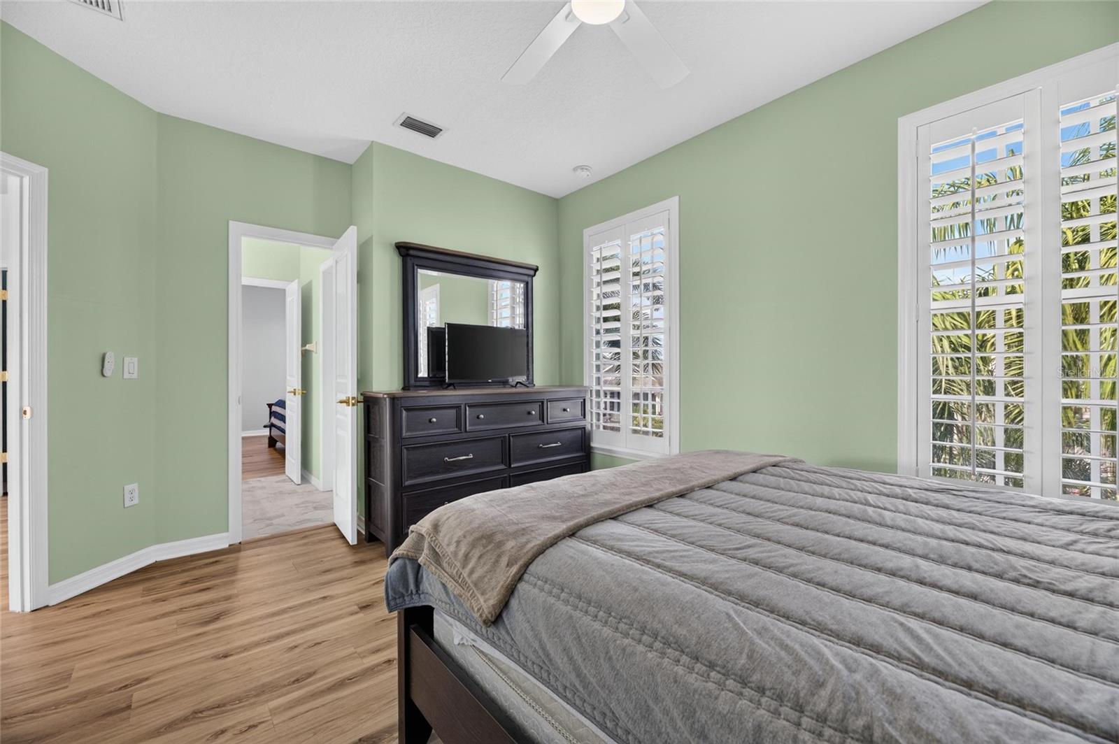 421 ISLEBAY DR