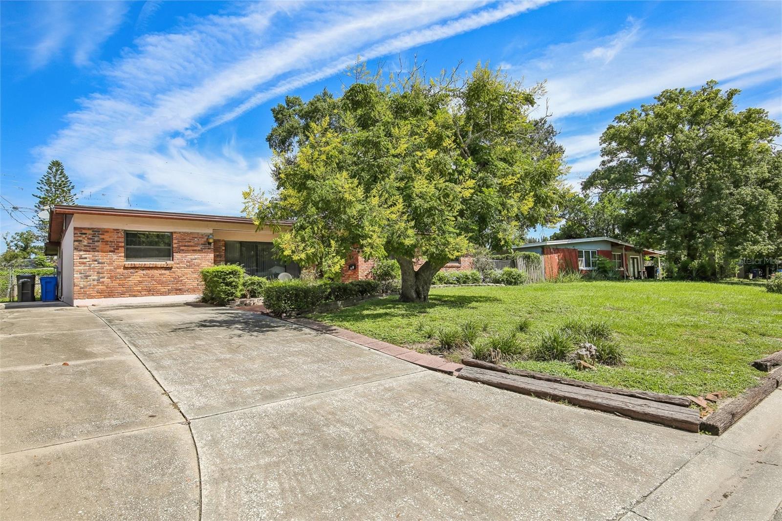 512 WHITE OAK AVE