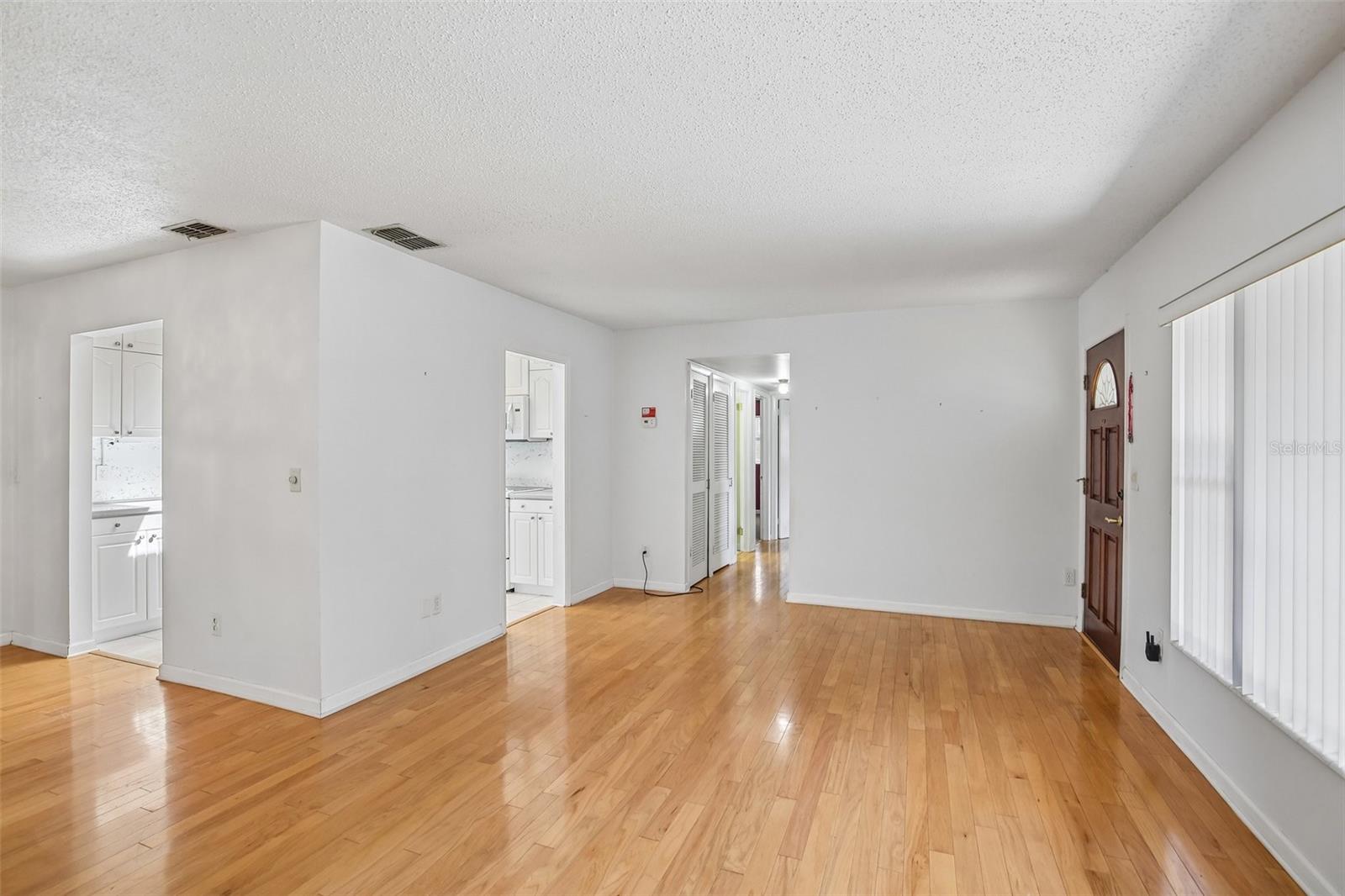 512 WHITE OAK AVE