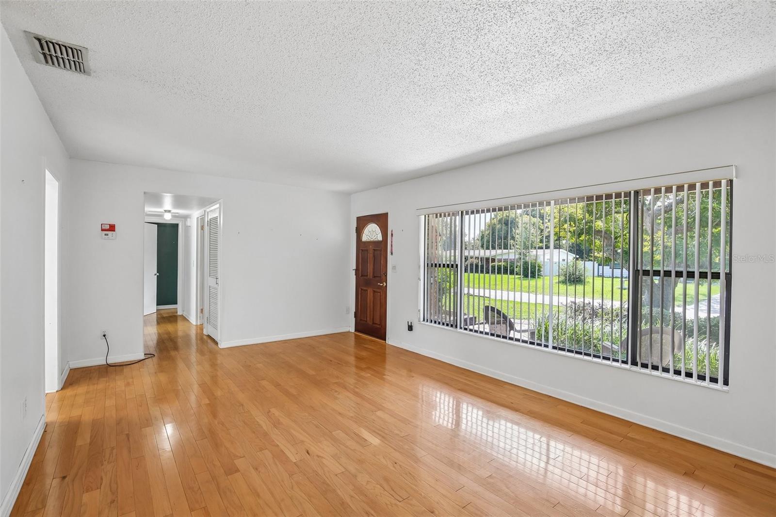512 WHITE OAK AVE