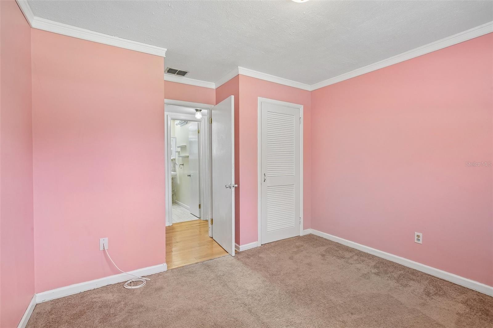 512 WHITE OAK AVE