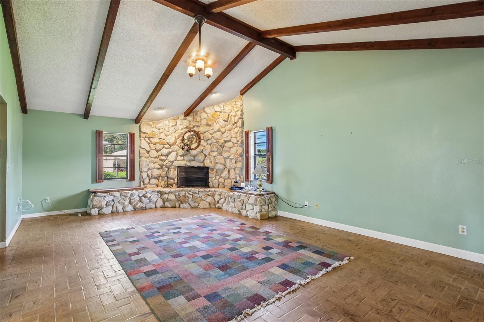 512 WHITE OAK AVE