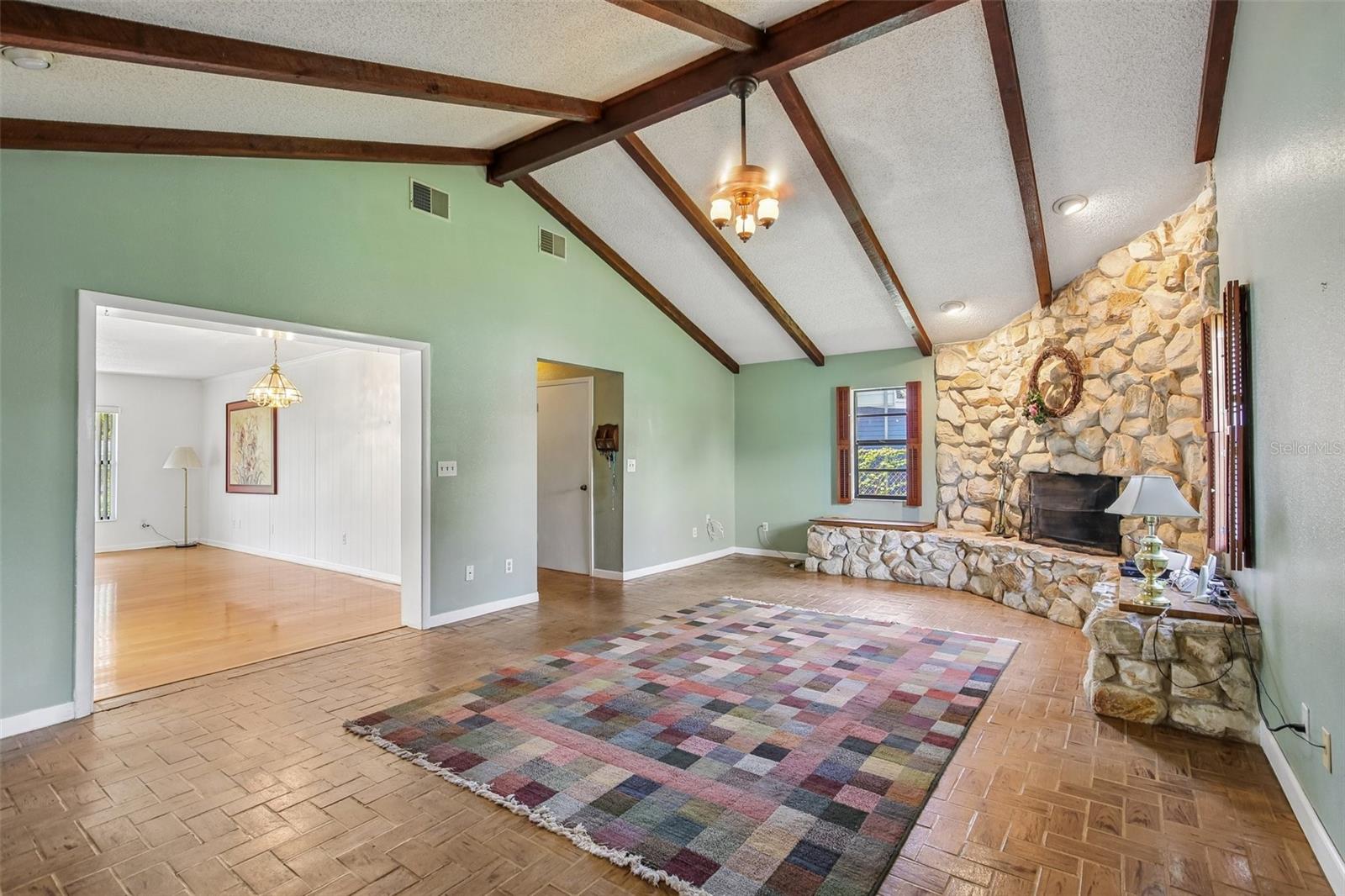512 WHITE OAK AVE