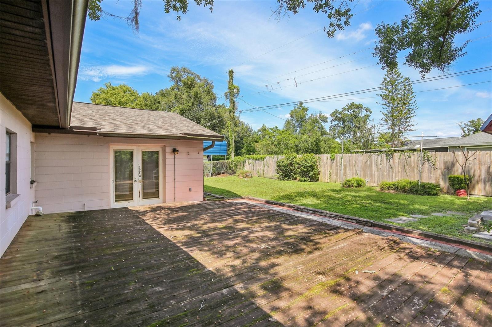 512 WHITE OAK AVE