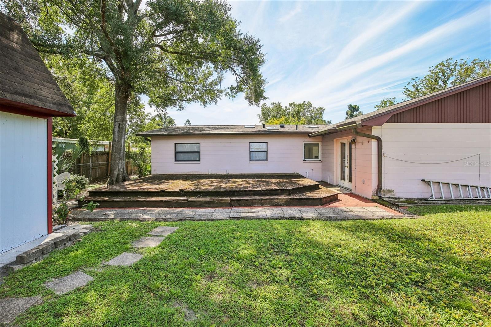 512 WHITE OAK AVE