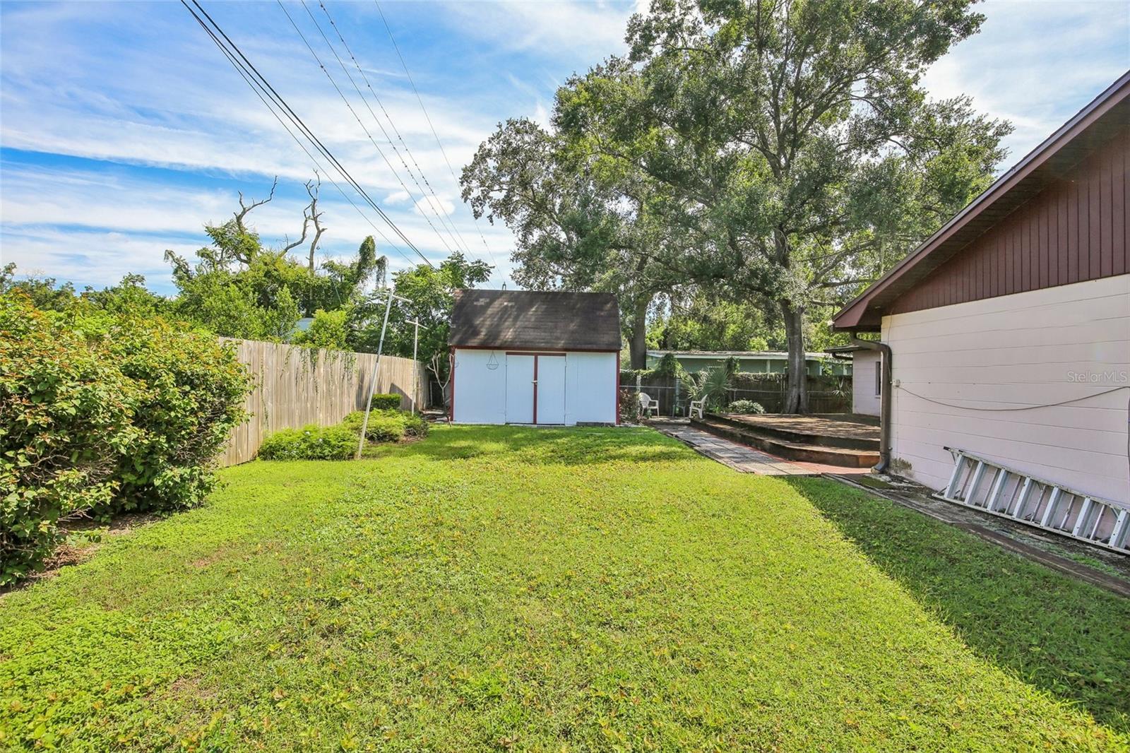 512 WHITE OAK AVE