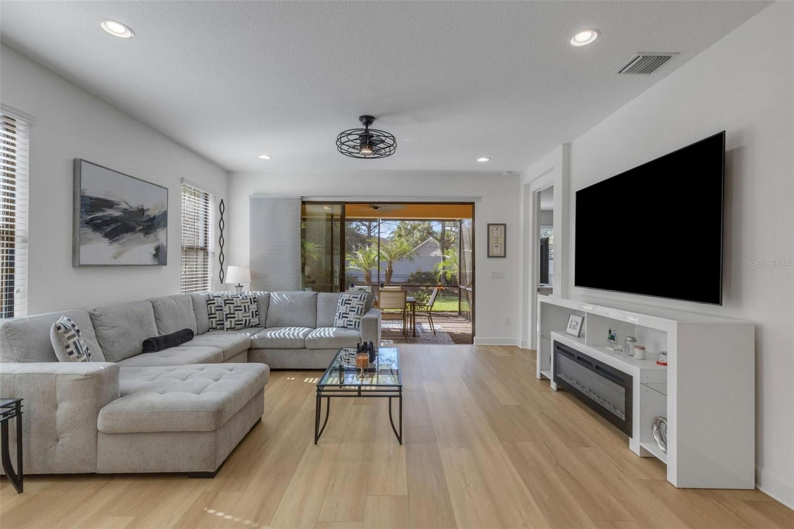 8413 ALBERATA VISTA DR