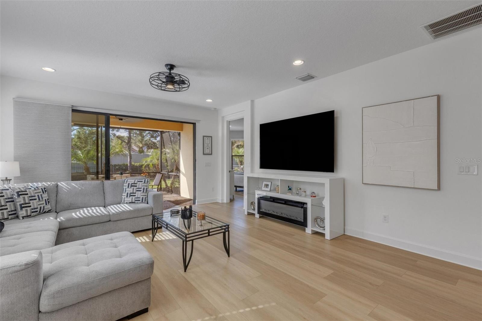 8413 ALBERATA VISTA DR
